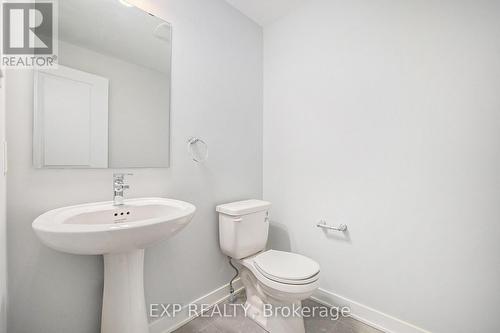 939 Mishi, Ottawa, ON - Indoor Photo Showing Bathroom