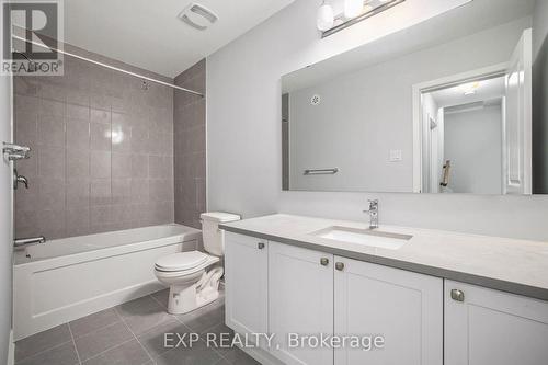 939 Mishi, Ottawa, ON - Indoor Photo Showing Bathroom