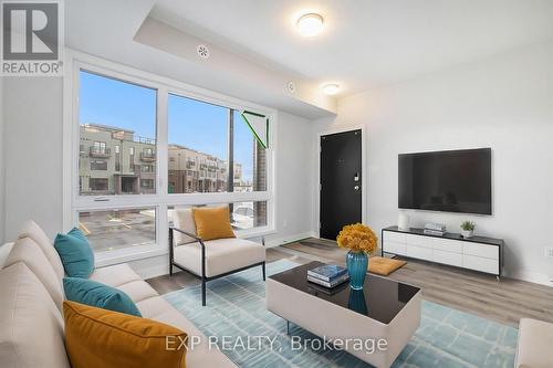 939 Mishi, Ottawa, ON - Indoor Photo Showing Living Room