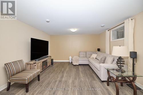 171 Classic Avenue, Welland (773 - Lincoln/Crowland), ON - Indoor Photo Showing Living Room