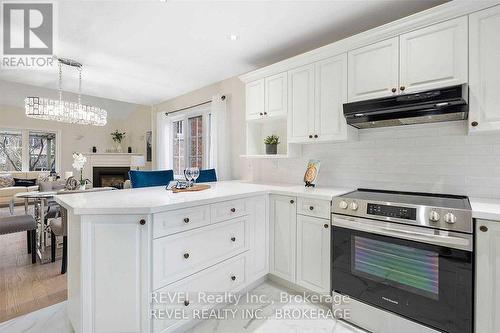 6839 Imperial Court, Niagara Falls, ON - Indoor Photo Showing Kitchen