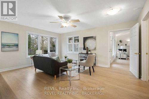 6839 Imperial Court, Niagara Falls, ON - Indoor Photo Showing Living Room