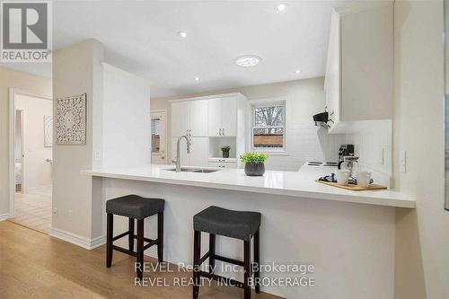 6839 Imperial Court, Niagara Falls, ON - Indoor Photo Showing Kitchen