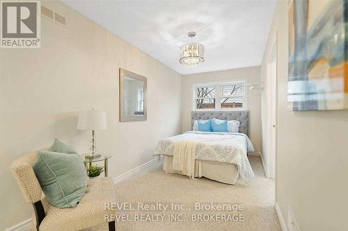 6839 Imperial Court, Niagara Falls, ON - Indoor Photo Showing Bedroom