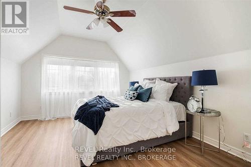 6839 Imperial Court, Niagara Falls, ON - Indoor Photo Showing Bedroom