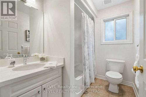 6839 Imperial Court, Niagara Falls, ON - Indoor Photo Showing Bathroom