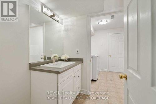 6839 Imperial Court, Niagara Falls, ON - Indoor Photo Showing Bathroom