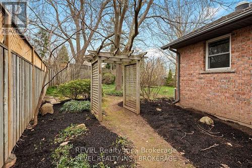 6839 Imperial Court, Niagara Falls, ON - Outdoor