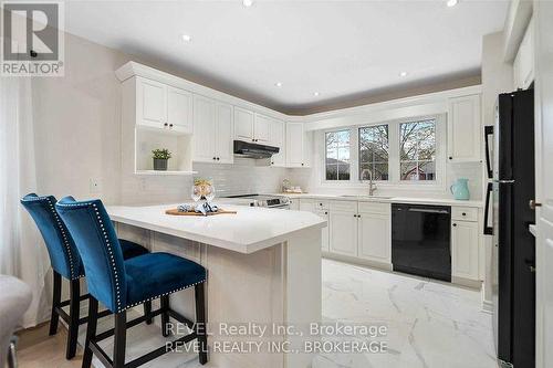 6839 Imperial Court, Niagara Falls, ON - Indoor Photo Showing Kitchen