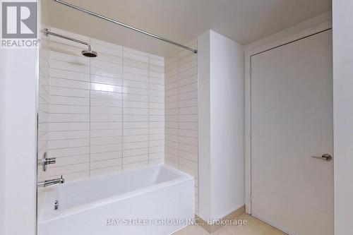 521 - 460 Adelaide Street E, Toronto, ON - Indoor Photo Showing Bathroom