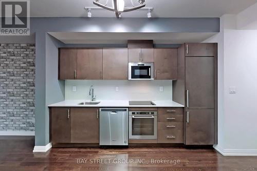 521 - 460 Adelaide Street E, Toronto, ON - Indoor Photo Showing Kitchen