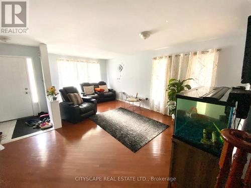 33 Rushbrooke Way, Ajax, ON - Indoor Photo Showing Living Room