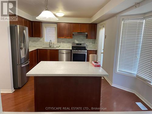 33 Rushbrooke Way, Ajax, ON - Indoor Photo Showing Kitchen