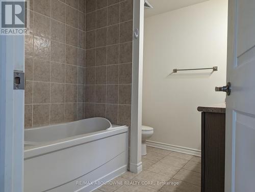 332 - 2300 Upper Middle Road W, Oakville, ON - Indoor Photo Showing Bathroom