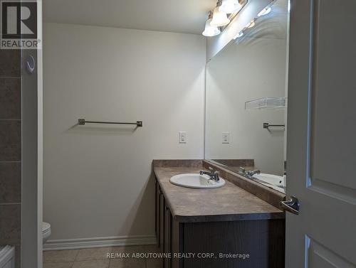 332 - 2300 Upper Middle Road W, Oakville, ON - Indoor Photo Showing Bathroom