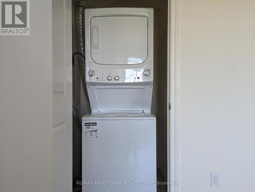 332 - 2300 Upper Middle Road W, Oakville, ON - Indoor Photo Showing Laundry Room