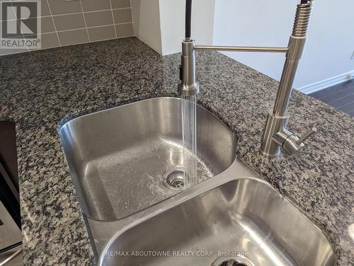 332 - 2300 Upper Middle Road W, Oakville, ON - Indoor Photo Showing Kitchen With Double Sink