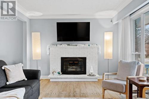 8848 Banting Avenue, Niagara Falls (223 - Chippawa), ON - Indoor Photo Showing Living Room With Fireplace