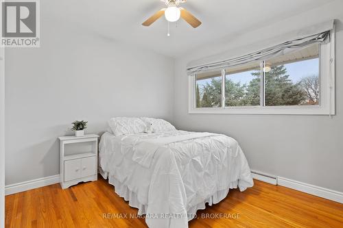 8848 Banting Avenue, Niagara Falls (223 - Chippawa), ON - Indoor Photo Showing Bedroom