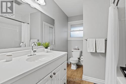 8848 Banting Avenue, Niagara Falls (223 - Chippawa), ON - Indoor Photo Showing Bathroom