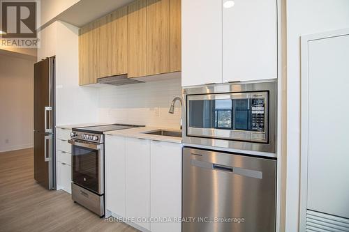 2507 - 30 Upper Mall Way, Vaughan, ON - Indoor Photo Showing Kitchen With Stainless Steel Kitchen With Upgraded Kitchen