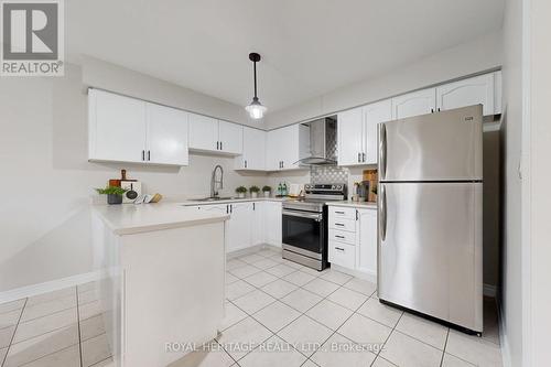 154 Queen Isabella Crescent, Vaughan, ON - Indoor Photo Showing Kitchen