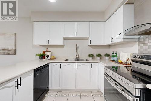 154 Queen Isabella Crescent, Vaughan, ON - Indoor Photo Showing Kitchen With Double Sink