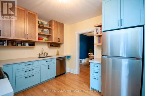 26 Holgate Street, Barrie, ON - Indoor Photo Showing Kitchen