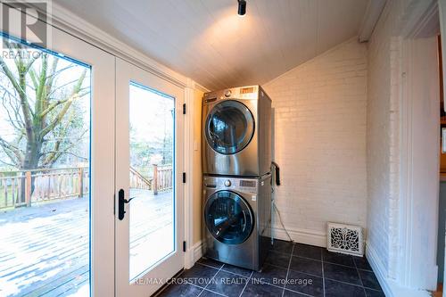 26 Holgate Street, Barrie, ON - Indoor Photo Showing Laundry Room