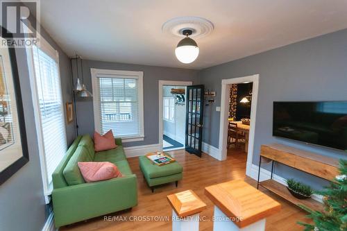 26 Holgate Street, Barrie, ON - Indoor Photo Showing Living Room