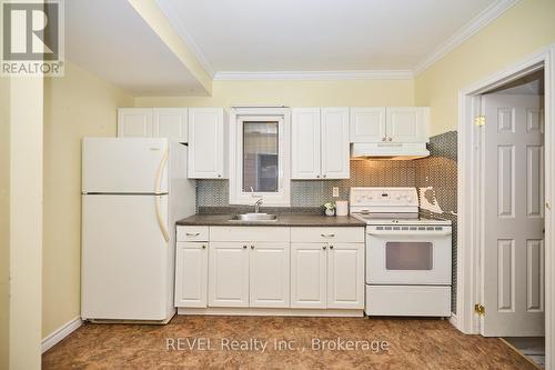 4317 Buttrey Street, Niagara Falls (210 - Downtown), ON - Indoor Photo Showing Kitchen