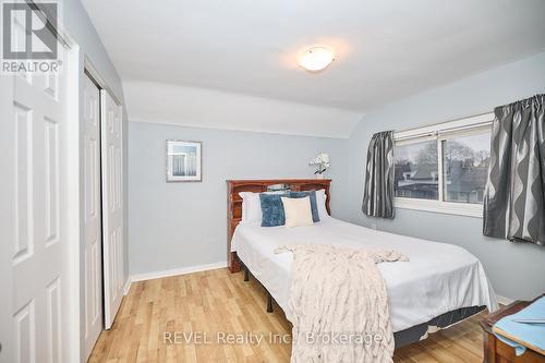 4317 Buttrey Street, Niagara Falls (210 - Downtown), ON - Indoor Photo Showing Bedroom