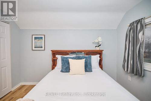 4317 Buttrey Street, Niagara Falls (210 - Downtown), ON - Indoor Photo Showing Bedroom