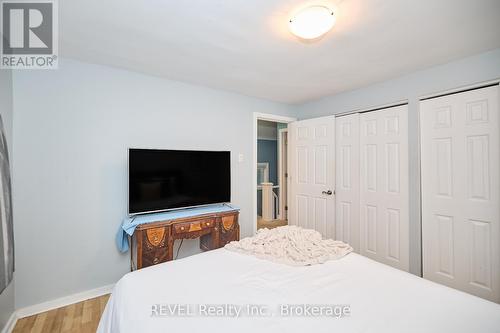 4317 Buttrey Street, Niagara Falls (210 - Downtown), ON - Indoor Photo Showing Bedroom