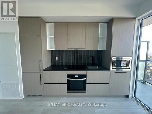 2107 - 1285 Dupont Street, Toronto, ON - Indoor Photo Showing Kitchen