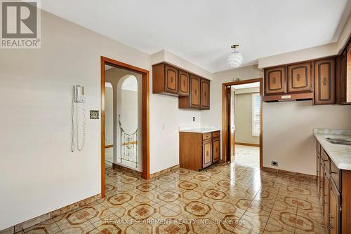 11 Marcella Crescent, Hamilton, ON - Indoor Photo Showing Kitchen