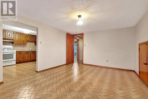 11 Marcella Crescent, Hamilton, ON - Indoor Photo Showing Kitchen