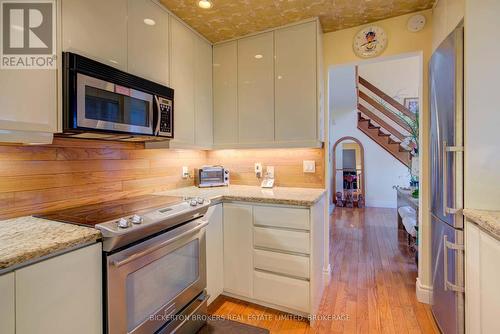 491 Hillcrest Road, Elizabethtown-Kitley, ON - Indoor Photo Showing Kitchen With Upgraded Kitchen