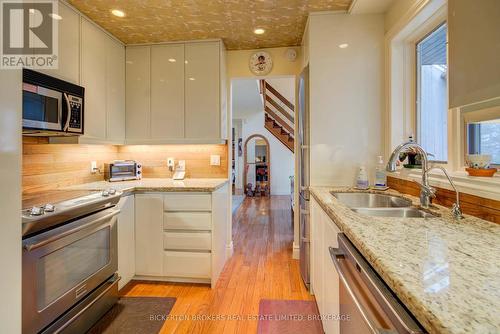 491 Hillcrest Road, Elizabethtown-Kitley, ON - Indoor Photo Showing Kitchen With Double Sink With Upgraded Kitchen