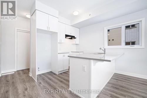 722 Mishi, Ottawa, ON - Indoor Photo Showing Kitchen