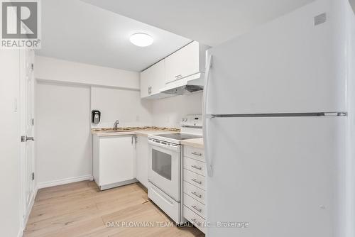 855 Olive Avenue, Oshawa, ON - Indoor Photo Showing Kitchen