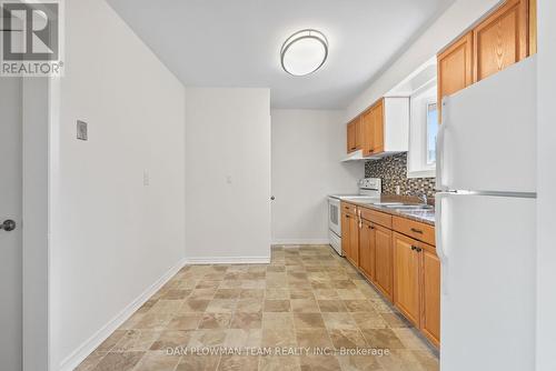 855 Olive Avenue, Oshawa, ON - Indoor Photo Showing Kitchen