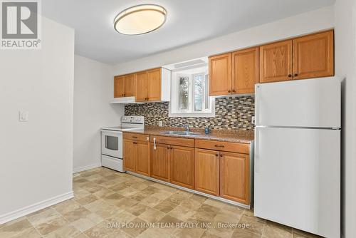 855 Olive Avenue, Oshawa, ON - Indoor Photo Showing Kitchen With Double Sink