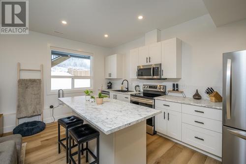 3445 Munro Way, Prince George, BC - Indoor Photo Showing Kitchen With Upgraded Kitchen