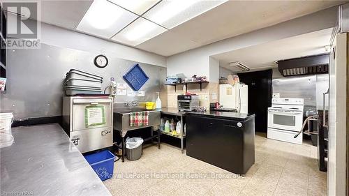 3064 Patrick Street, Howick (Howick Twp), ON - Indoor Photo Showing Kitchen