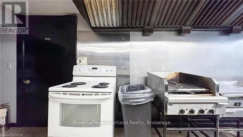 3064 Patrick Street, Howick (Howick Twp), ON - Indoor Photo Showing Kitchen