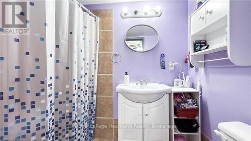 3064 Patrick Street, Howick (Howick Twp), ON - Indoor Photo Showing Bathroom