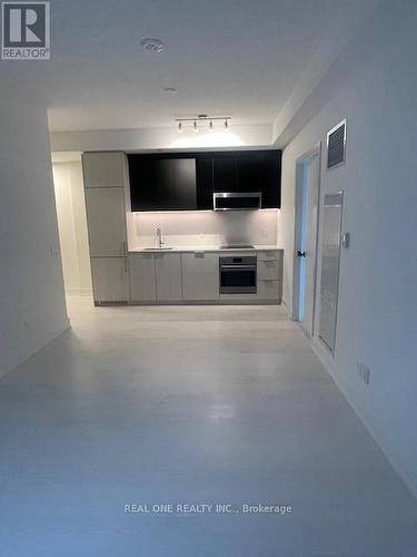 815 - 308 Jarvis Street, Toronto, ON - Indoor Photo Showing Kitchen