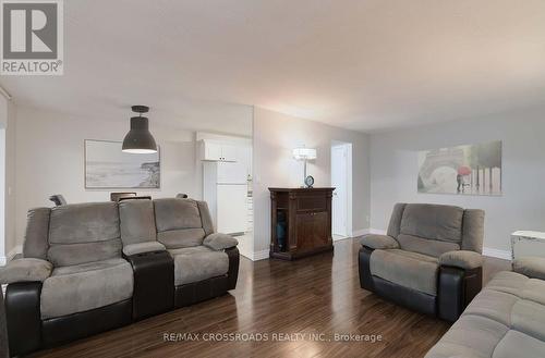 306 - 800 Kennedy Road, Toronto, ON - Indoor Photo Showing Living Room