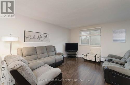 306 - 800 Kennedy Road, Toronto, ON - Indoor Photo Showing Living Room